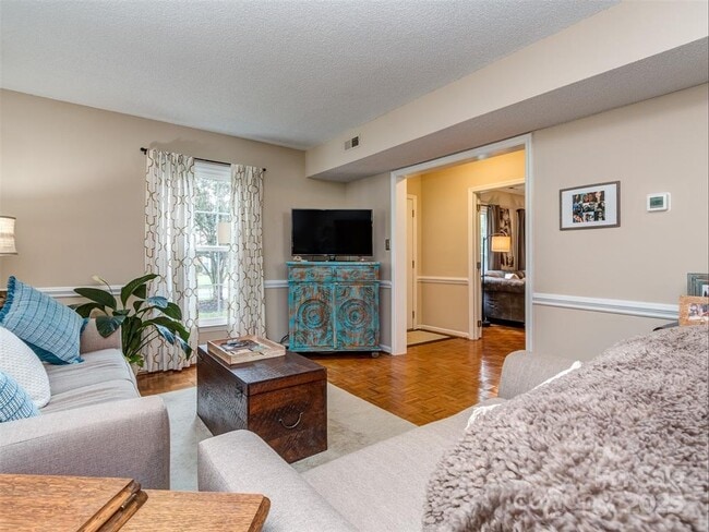 Photo - 8715 Parkchester Dr