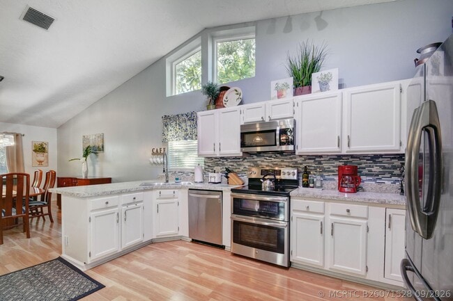 Photo - 1098 Primrose Ln