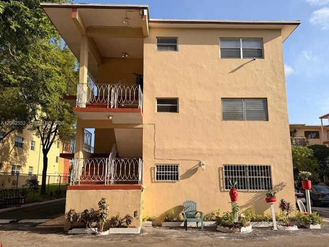 Photo - 2441 NW 13th St Unidad 78