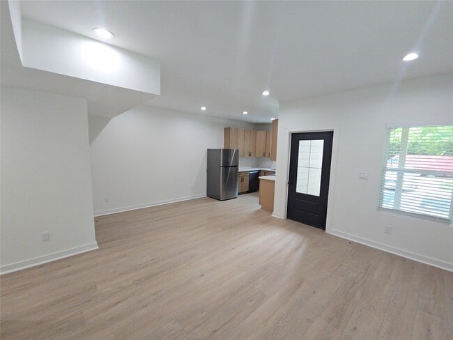 Photo - 8101 Venus St