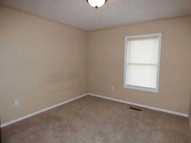 Photo - 4 bedroom 2.5 bathroom duplex located in a...