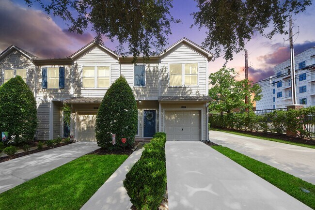 Photo - 943 W Heights Hollow Ln