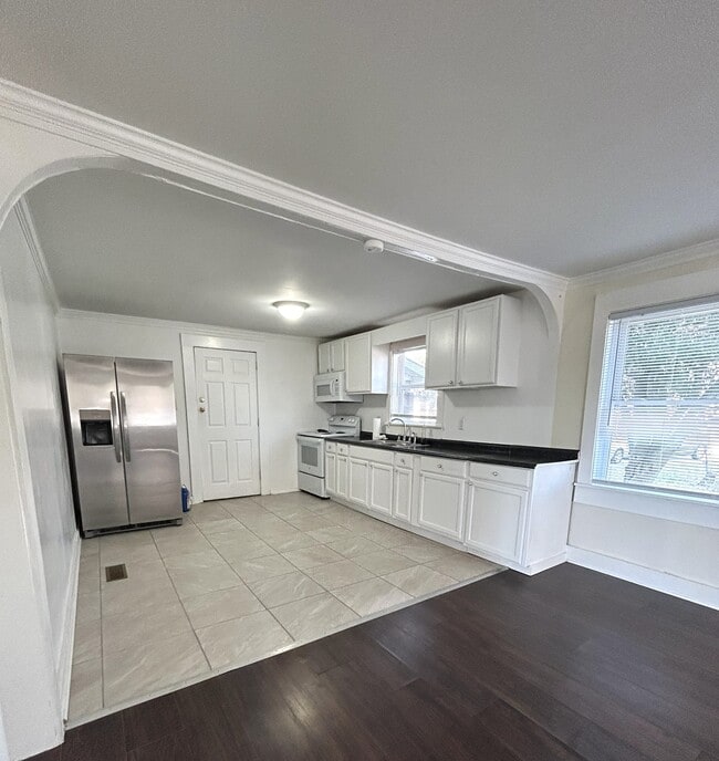 Photo - 1212 Fisher St