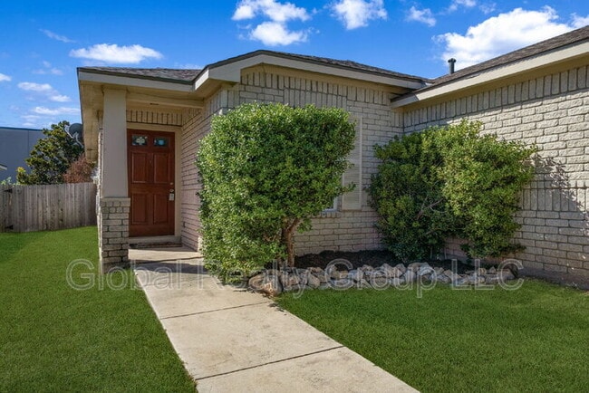 Photo - 113 Bronco Bend