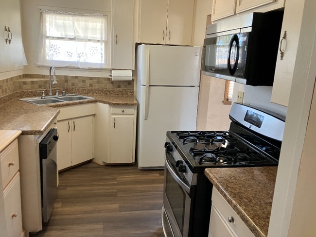 Photo - 305 W Ave J 10