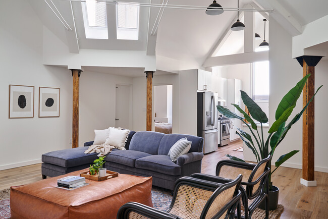 Building Photo - Monroe (Furnished Rooms) Rental