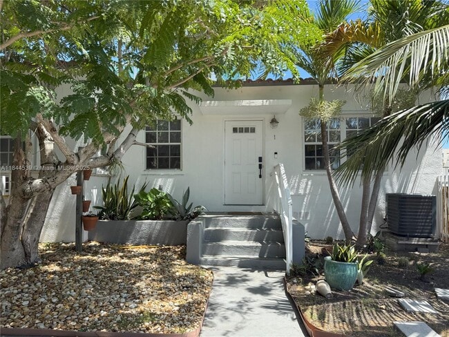 Building Photo - 8401 Crespi Blvd Unit 1 Rental