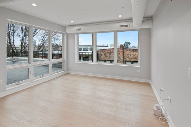 Photo - 4637 N Ashland Ave