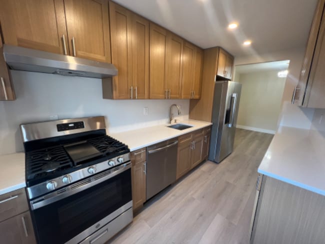 Building Photo - 61-60 69th Ln