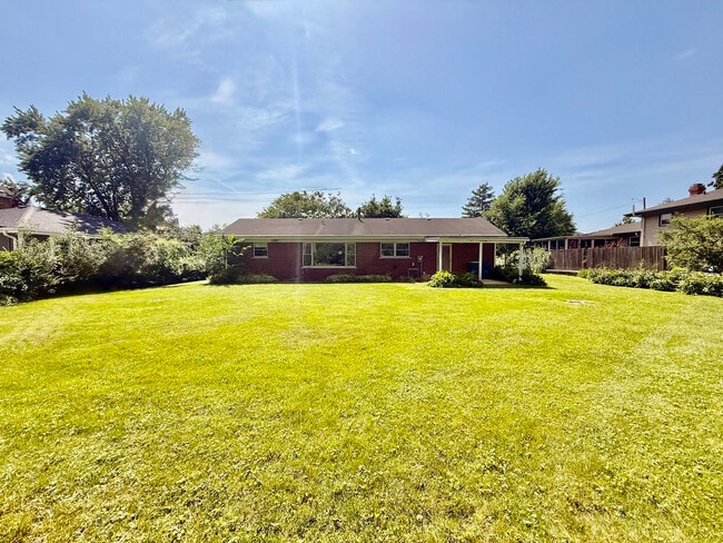 4707 Fairview Ave