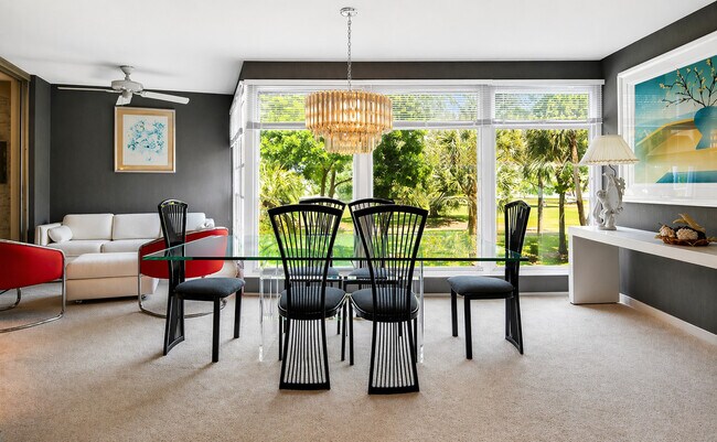 Photo - 3900 Oaks Clubhouse Dr Unit King  rarely available, BIG!