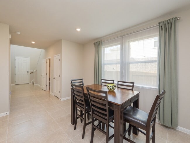 Photo - 120 Serpens St