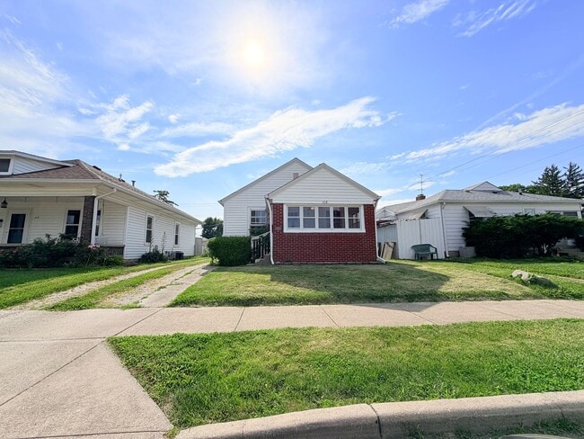 Photo - 108 S 8th Ave