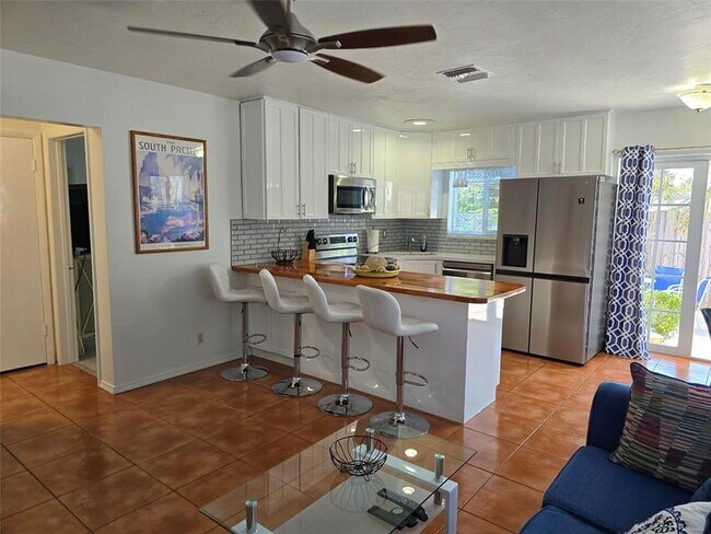 Photo - 415 SW 16th St Unit D