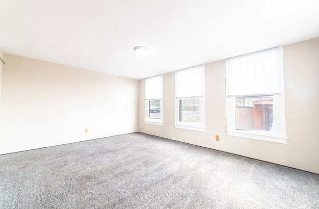 Building Photo - 135 Wisconsin Ave Unit 135.5 Rental