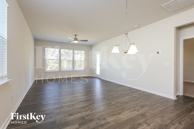 Photo - 534 Hillpark Ln