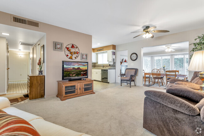 Like-new furnishings and decor. Large, smart TV allows for internet TV. - 10113 W Pebble Beach Dr Rental