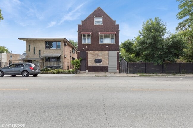 Building Photo - 5145 S Racine Ave Unit 1R Rental