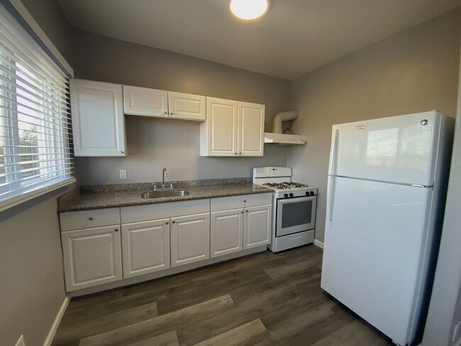 Photo - 2044 International Blvd - Sunny Studios an...