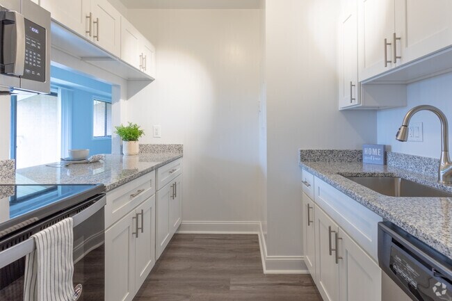 3BR, 2BA - 1,343 SF - Gainsborough Court Apartments