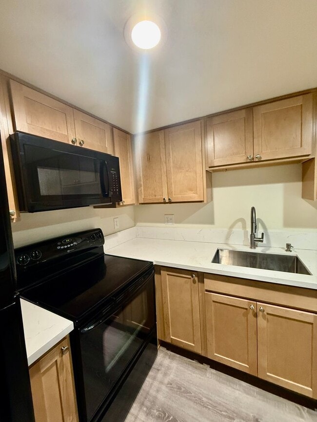 Photo - 201 Lupin St Unit 3
