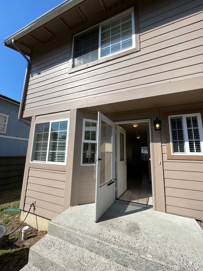Building Photo - 720 14th Ave SE Rental