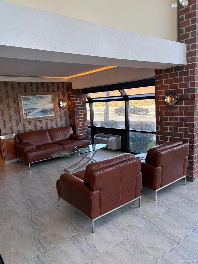 Photo - 750 W Broadway