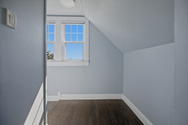 Photo - 2430 N Normandy Ave Unit 2