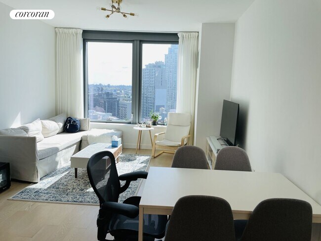 Photo - 3 Ct Square W Condo