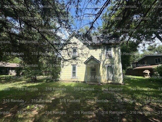 Building Photo - $1195 - 4 bed 1 bath - Single Family Home