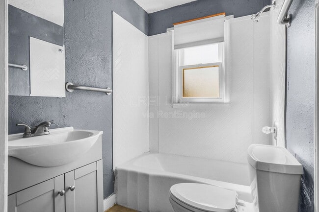 Photo - 1443 S 32nd St Unit 2