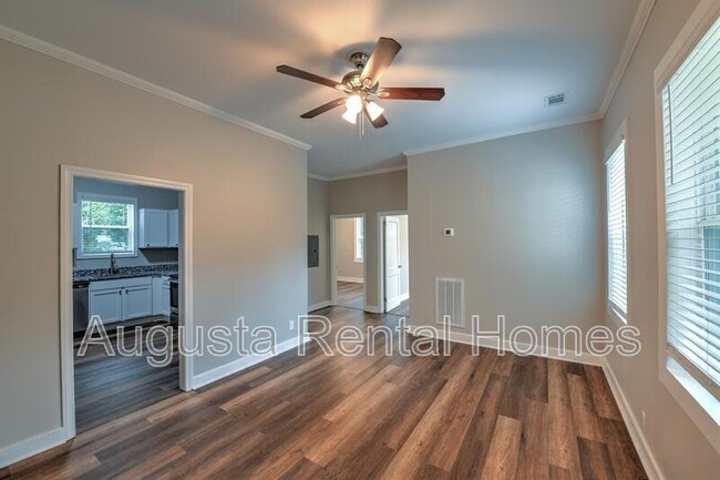 Photo - 206 N Hankinson St