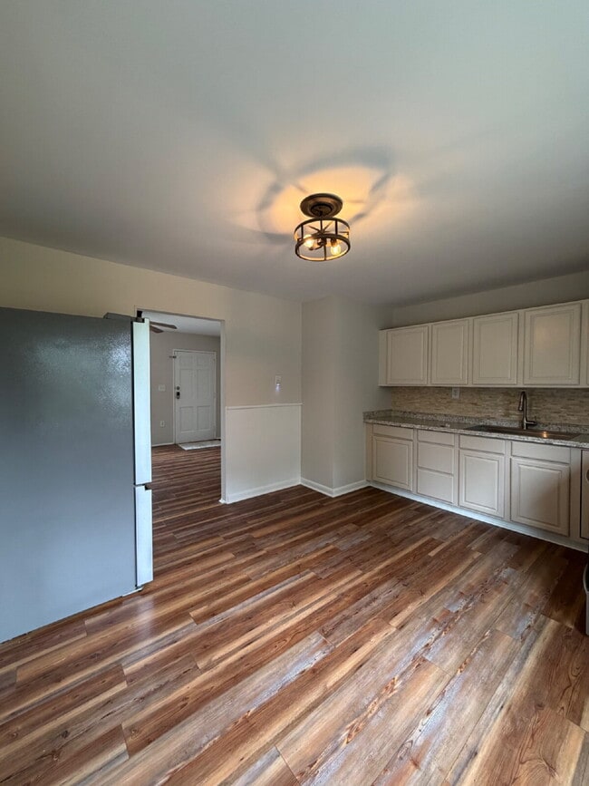 706 W 14th St