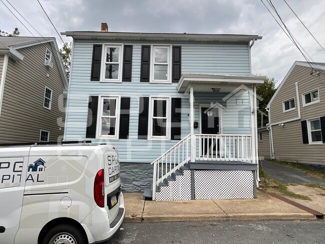 Building Photo - 47 E North St Rental