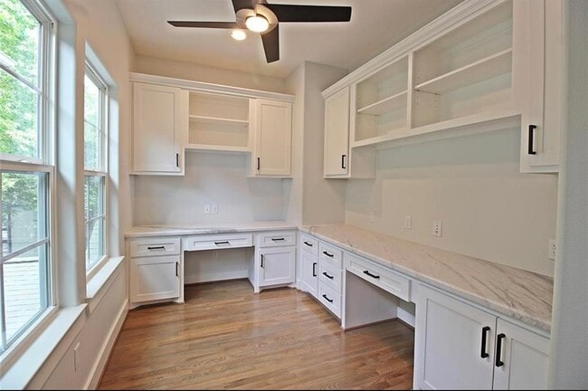 Photo - 2736 Cortlandt St
