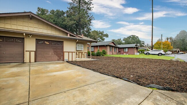 Photo - 441-443 Pheasant Ln - 443 Pheasant Ln. Santa Rosa, CA 95403