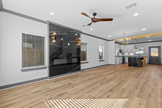 Photo - 7949 Attwater St