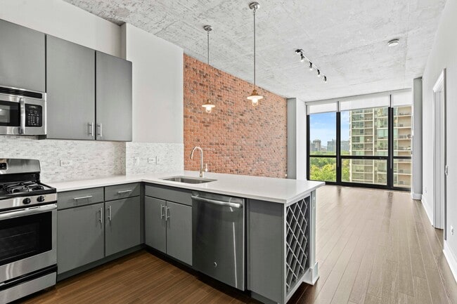 Photo - 860 S Clark St