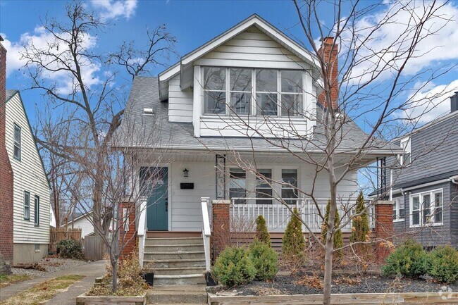 Building Photo - 271 E Woodland St Rental