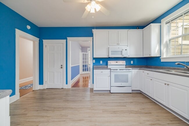 Photo - 706 College Ave