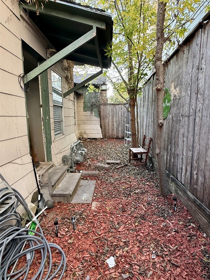 Photo - 1526 Yale St Unit 2