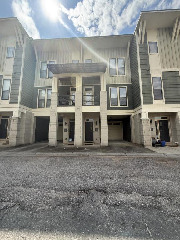 Building Photo - 2976 Textile Way Rental