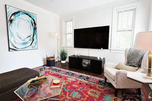 Photo - Spacious and homey home in the heart of Ro... Unidad 1