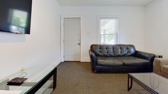 Photo - 23 E Chalmers St
