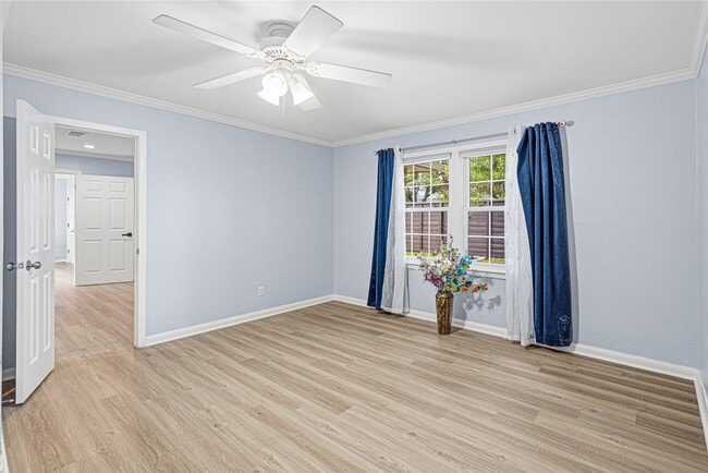 Photo - 4002 Merrick St