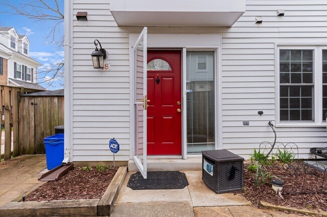 Photo - Stunning Silver Spring End Unit TH
