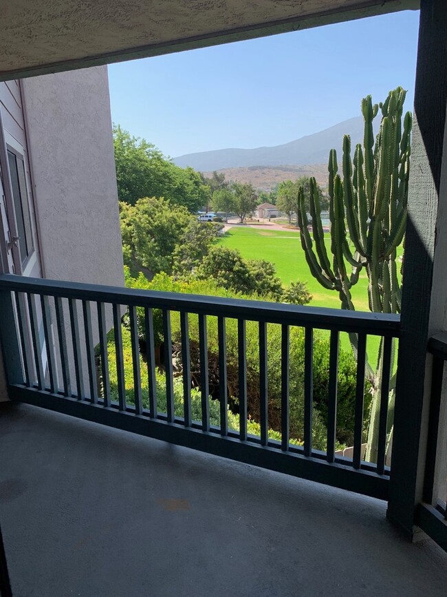 Building Photo - Spacious Condo w/ Washer/Dryer, A/C & View!