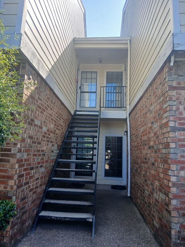 Building Photo - 1 Bed 1 Bath Condo in Dallas (All Electric)
