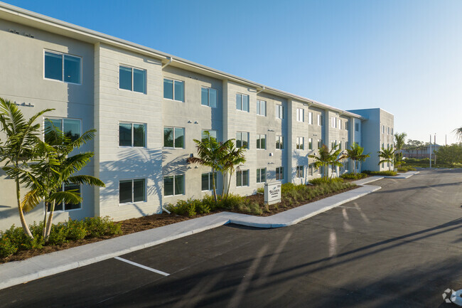 Alt Building - Bellavista at Vanderbilt Way Apartments