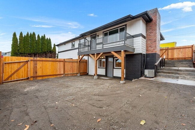 Building Photo - 460 N James Ave Unit #B